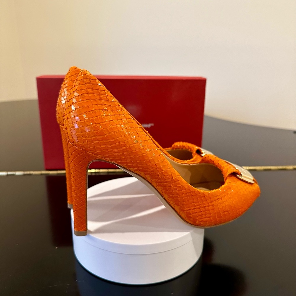 NWT Luxury Classic Chic RARE Authentic Salvatore Ferragamo Orange Python Pumps - Picture 9 of 17